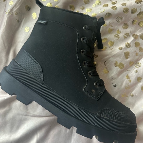 Boys Black High-Top Boots - Picture 3 of 7